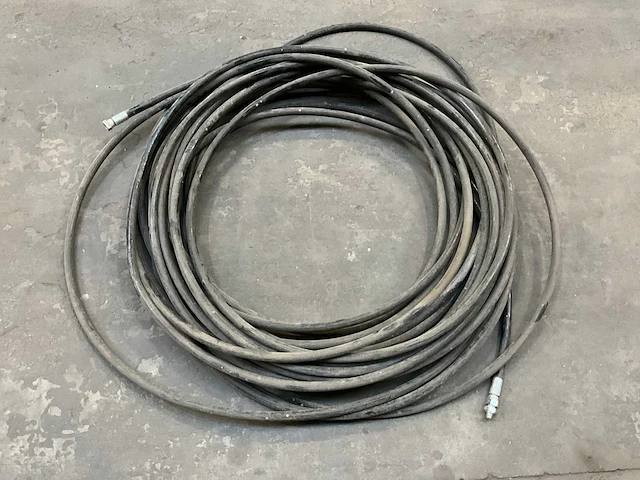 Hogedruk slang voor vuurvaste verf spuitapparatuur 425 bar +/- 40 meter - afbeelding 1 van  4