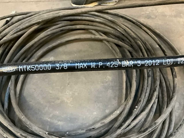 Hogedruk slang voor vuurvaste verf spuitapparatuur 425 bar +/- 40 meter - afbeelding 2 van  4
