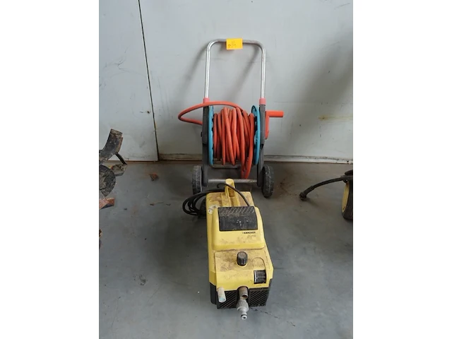Hogedrukreiniger karcher + tuinslang op haspel - afbeelding 1 van  6