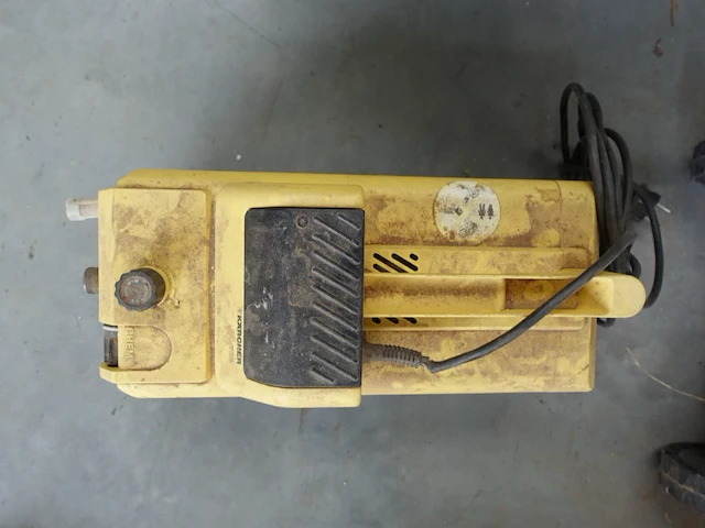 Hogedrukreiniger karcher + tuinslang op haspel - afbeelding 2 van  6