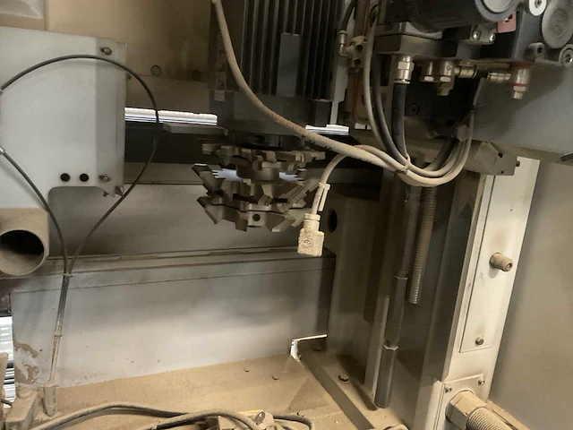 Homag - power kfl 10/34 qe - volautomatische assengestuurde enkelzijdige powerline homag r1/r2/r3 + soft - 2002- houtbewerking - houtbewerkingsmachines - afbeelding 7 van  19