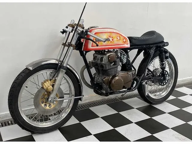 Honda - cb 125 - motor - afbeelding 9 van  10
