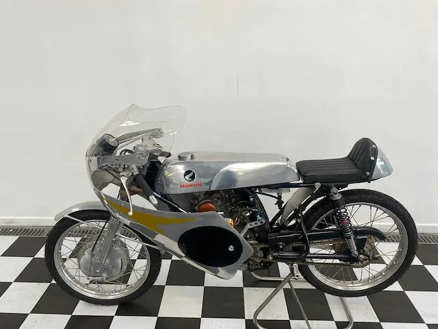 Honda - cb 125 endurance - motor - afbeelding 9 van  11