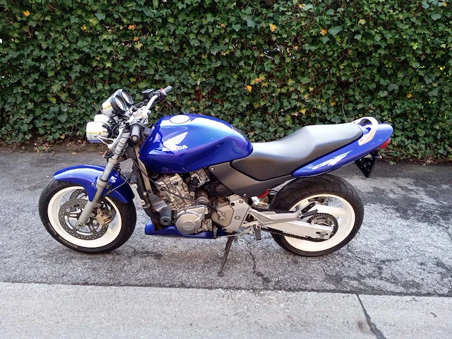 Honda - cb 600 - motorfiets - afbeelding 1 van  8
