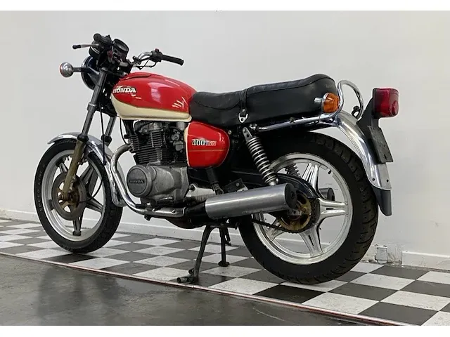 Honda - cb400 twin - bromfiets - afbeelding 7 van  10