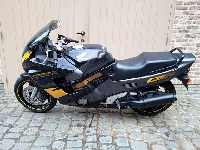 Honda - cbr - motorfiets - afbeelding 1 van  9