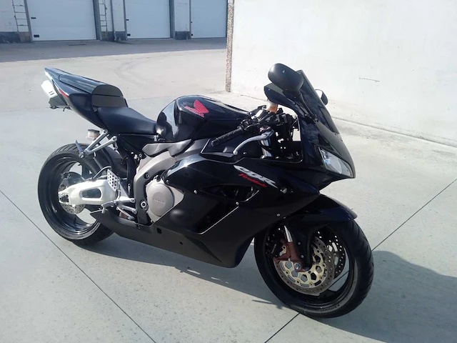 Honda - cbr 1000 rr - motorcycle - afbeelding 2 van  9