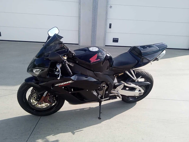 Honda - cbr 1000 rr - motorcycle - afbeelding 3 van  9