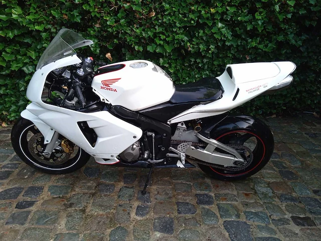 Honda - cbr 600 rr - motorfiets - afbeelding 1 van  5