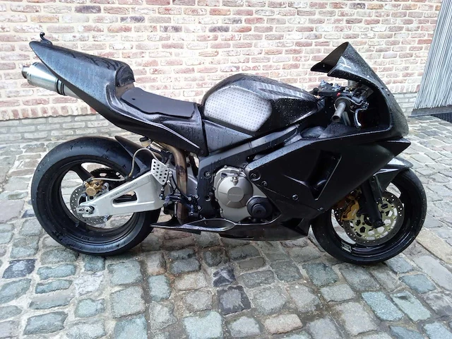 Honda - cbr 600 rr - motorfiets - afbeelding 2 van  5