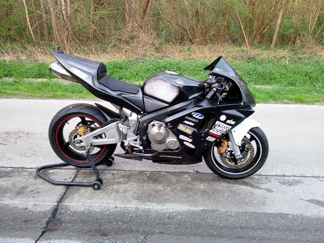 Honda - cbr 600rr - motorfiets - afbeelding 1 van  7