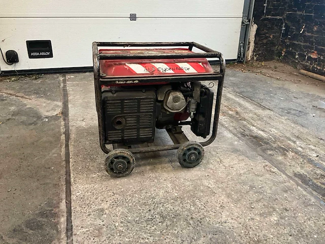 Honda - eb 3000 x - stroomgenerator - afbeelding 1 van  6