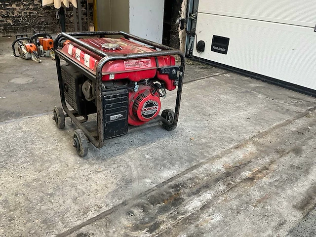 Honda - eb 3000 x - stroomgenerator - afbeelding 2 van  6