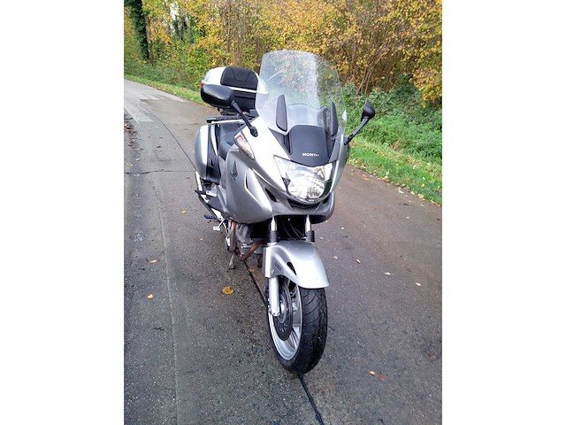 Honda - nt700 - motorfiets - afbeelding 3 van  9