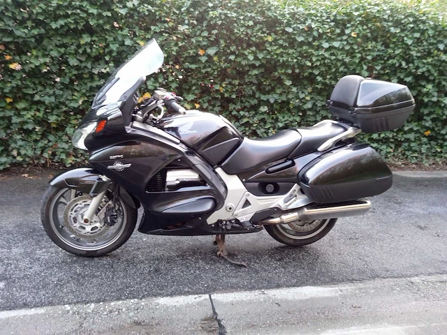 Honda - pan st 1300 - motorfiets - afbeelding 1 van  9