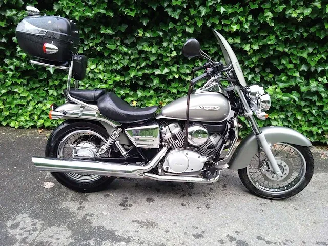 Honda - shadow - motorfiets - afbeelding 3 van  6