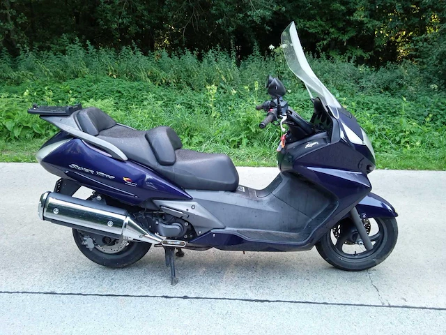 Honda - silverwing 400 - motorcycle - afbeelding 1 van  6