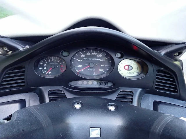 Honda - silverwing 400 - motorcycle - afbeelding 5 van  6