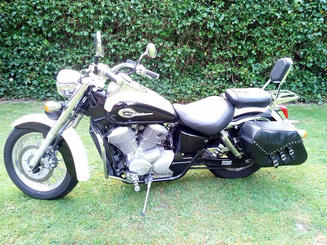 Honda - vt shadow - motorfiets - afbeelding 1 van  8