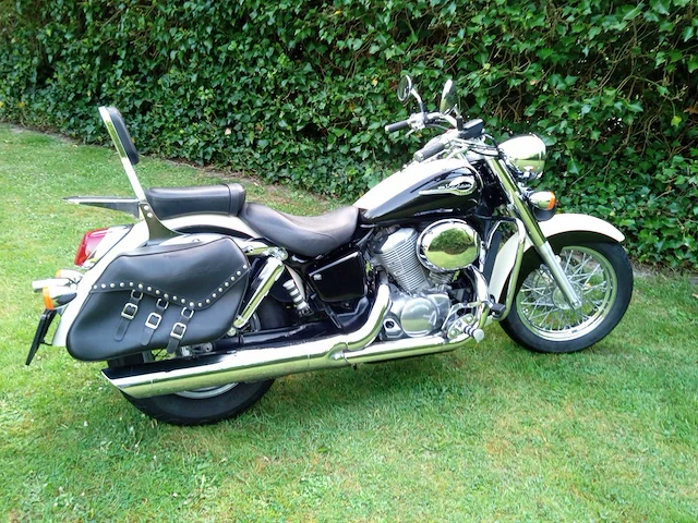Honda - vt shadow - motorfiets - afbeelding 4 van  8