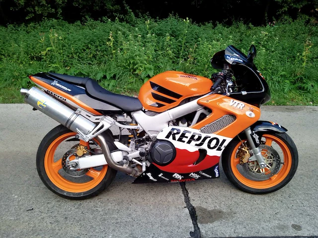 Honda - vtr 1000 repsol - motorfiets - afbeelding 1 van  8