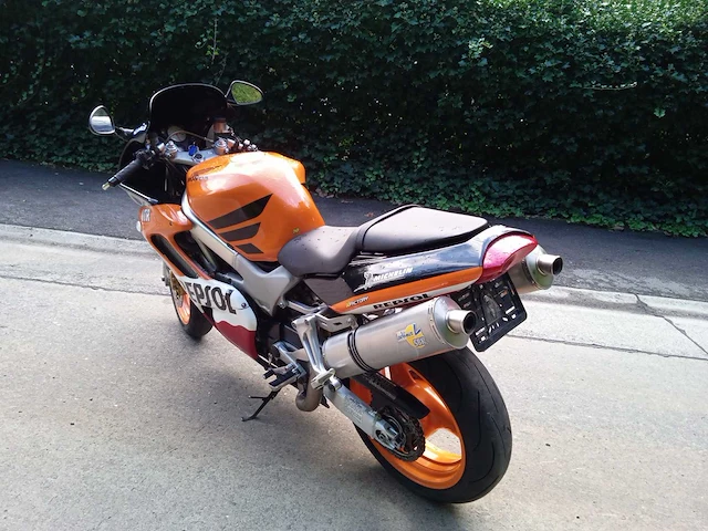 Honda - vtr 1000 repsol - motorfiets - afbeelding 6 van  8
