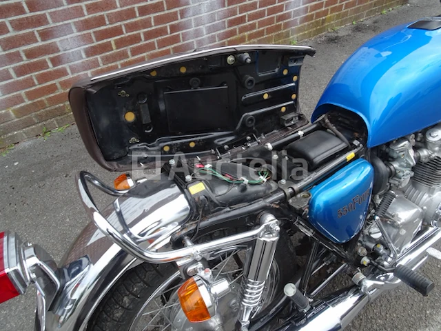 Honda 550 vier super sport motorfiets (voorouder van 1976, weinig km) - afbeelding 27 van  35