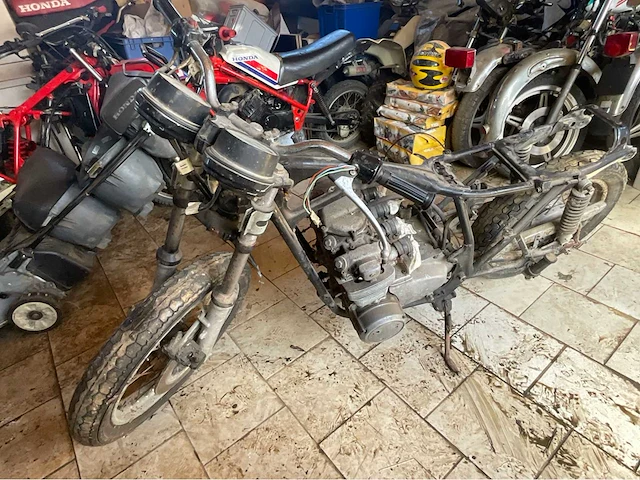 Honda cb 550 vier moto - afbeelding 1 van  8