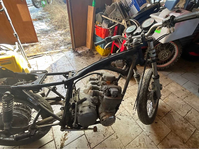 Honda cb 550 vier moto - afbeelding 4 van  8
