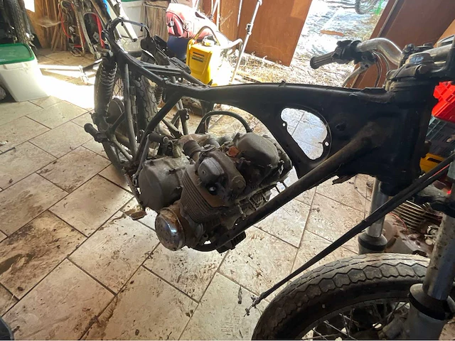 Honda cb 550 vier moto - afbeelding 6 van  8