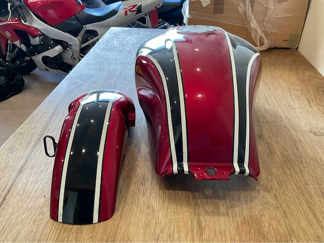 Honda cb 750 seventies tank onderdeel - afbeelding 4 van  7