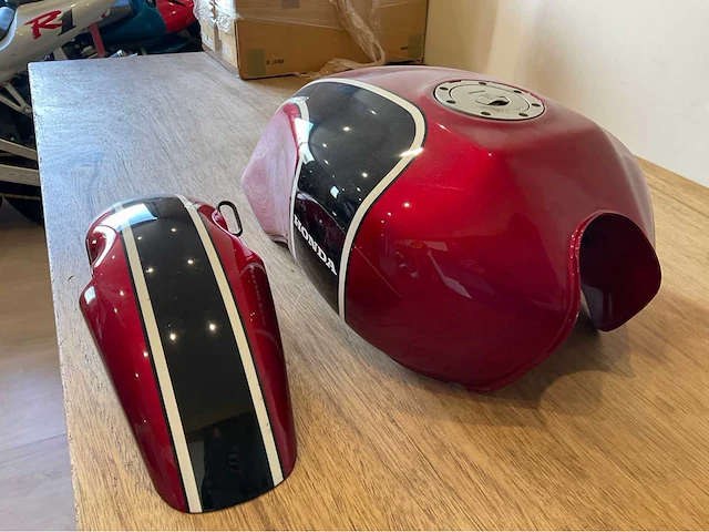 Honda cb 750 seventies tank onderdeel - afbeelding 6 van  7
