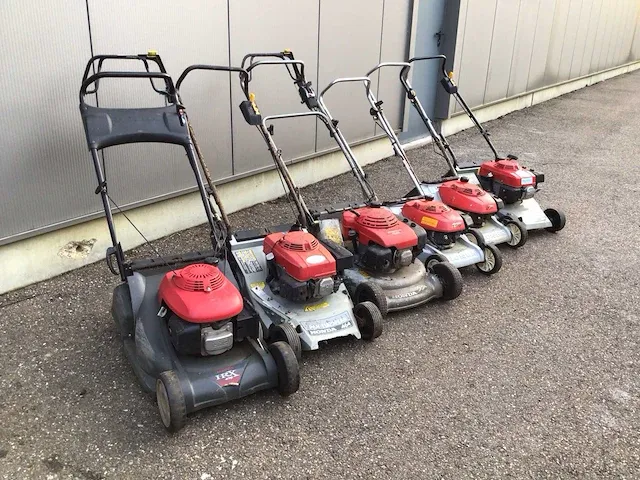 Honda diverse partij benzine grasmaaier (6x) - afbeelding 1 van  6