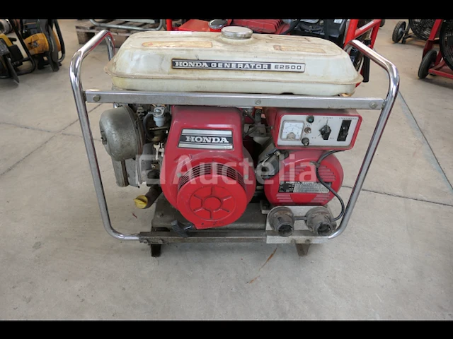 Honda e2500 benzinemotor generator - afbeelding 8 van  11