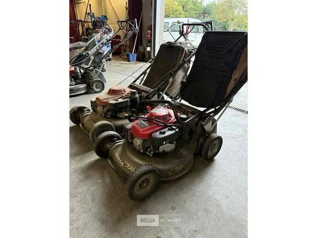 Honda grasmachine voor onderdelen (2x) - afbeelding 1 van  2