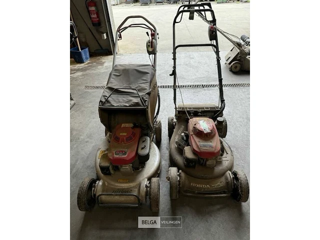 Honda grasmachine voor onderdelen (2x) - afbeelding 1 van  3