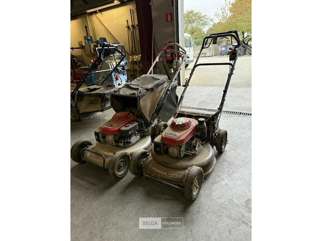 Honda grasmachine voor onderdelen (2x) - afbeelding 2 van  3