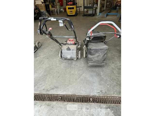 Honda grasmachine voor onderdelen (2x) - afbeelding 3 van  3