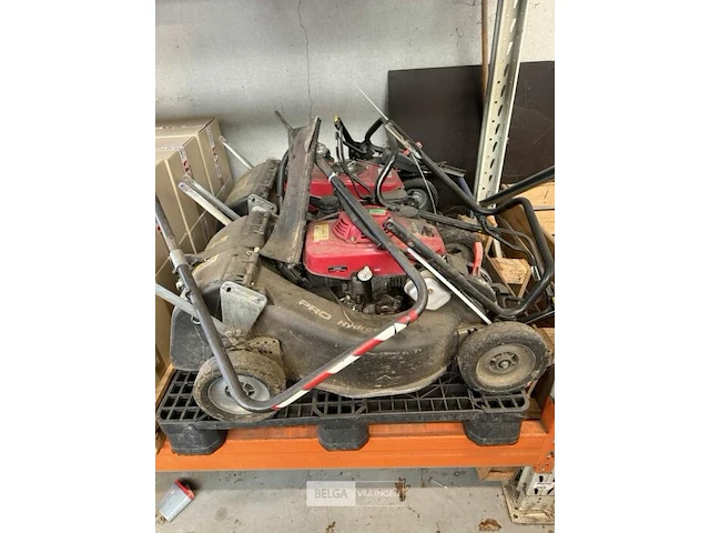 Honda grasmachine voor onderdelen (2x) - afbeelding 1 van  3