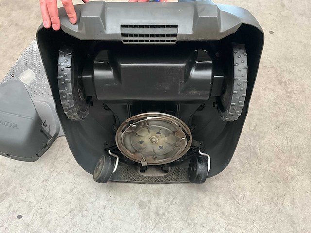 Honda hrm 3000 robotmaaier - afbeelding 4 van  16
