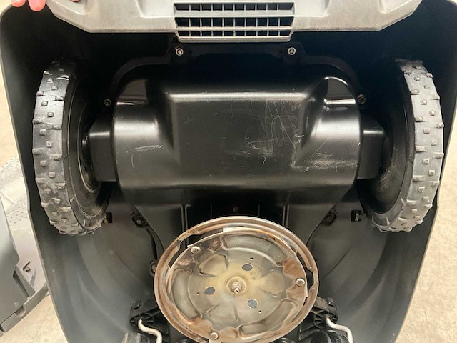 Honda hrm 3000 robotmaaier - afbeelding 7 van  16