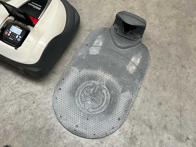 Honda hrm 3000 robotmaaier - afbeelding 15 van  16