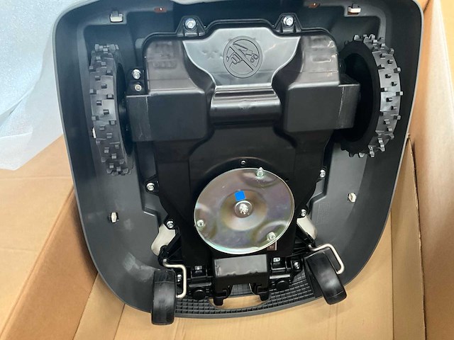 Honda hrm 520 robotmaaier - afbeelding 6 van  9