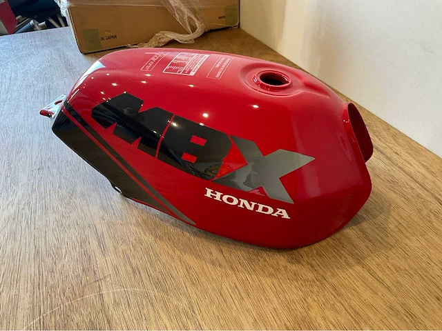 Honda mbx rainbow tank onderdeel - afbeelding 6 van  7