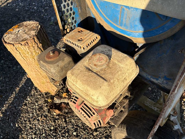 Honda motor betonmolen - afbeelding 2 van  10