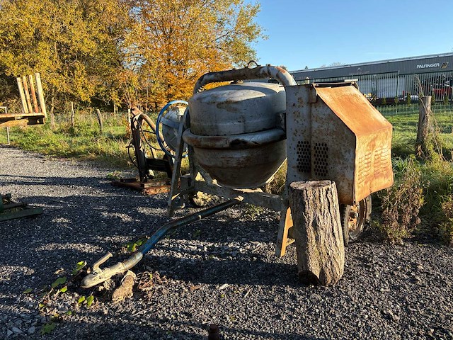 Honda motor betonmolen - afbeelding 1 van  10