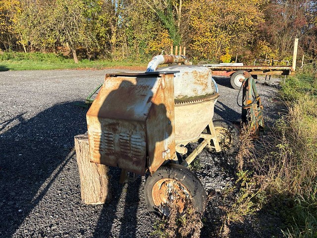 Honda motor betonmolen - afbeelding 4 van  10