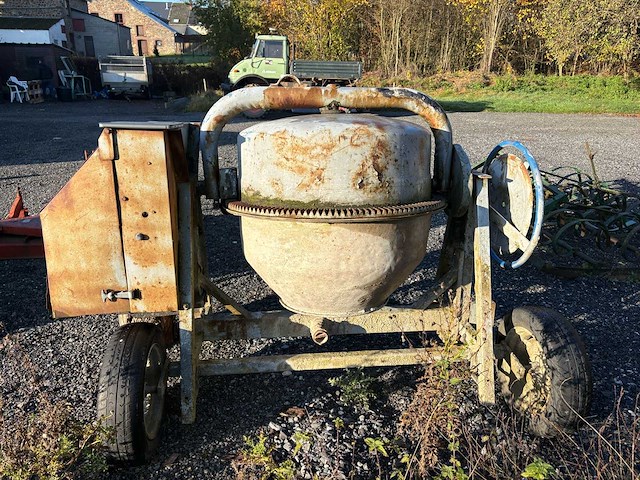 Honda motor betonmolen - afbeelding 5 van  10