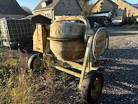 Honda motor betonmolen - afbeelding 6 van  10