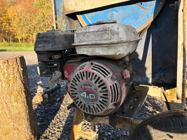 Honda motor betonmolen - afbeelding 10 van  10